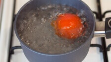 Otrs gatavu tomātu attīrīšanas veids no mizas - 2